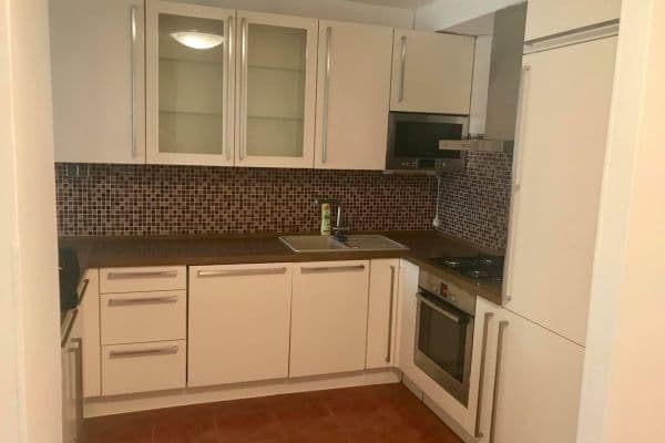 3 bedroom with open-plan kitchen flat to rent, 91 m², Klírova, Prague, Prague 3 bedroom with open-plan kitchen flat to rent, 91 m², Klírova, Prague, Prague