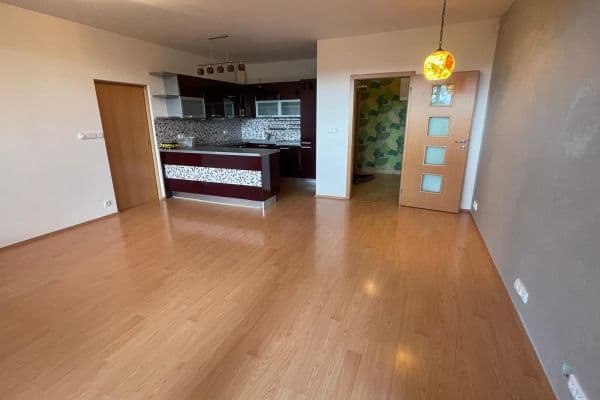 2 bedroom with open-plan kitchen flat to rent, 76 m², Vřesovická, Praha 2 bedroom with open-plan kitchen flat to rent, 76 m², Vřesovická, Praha
