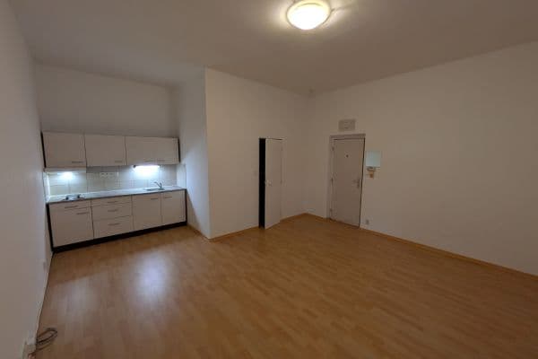 Studio flat to rent, 28 m², Lounská, Teplice Studio flat to rent, 28 m², Lounská, Teplice