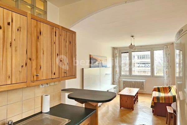 1 bedroom with open-plan kitchen flat to rent, 40 m², V Zápolí, Hlavní město Praha