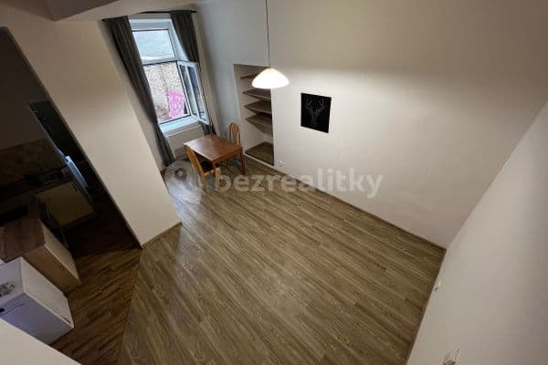 Small studio flat to rent, 32 m², Janovského, Praha