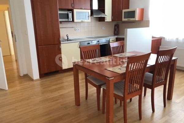 2 bedroom with open-plan kitchen flat to rent, 95 m², U Včely, Praha 2 bedroom with open-plan kitchen flat to rent, 95 m², U Včely, Praha