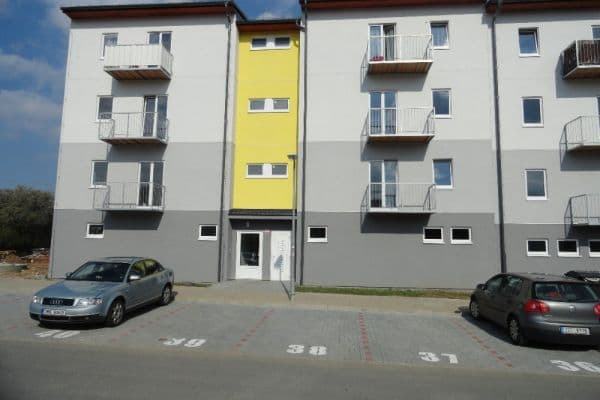 1 bedroom with open-plan kitchen flat to rent, 44 m², ulice Generála Selnera, Kladno 1 bedroom with open-plan kitchen flat to rent, 44 m², ulice Generála Selnera, Kladno