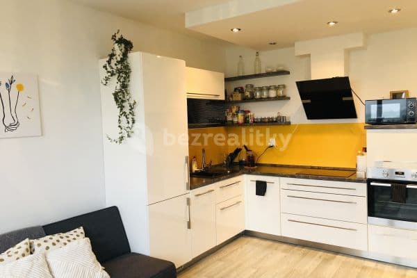 1 bedroom with open-plan kitchen flat to rent, 47 m², Hrnčířská, Jesenice 1 bedroom with open-plan kitchen flat to rent, 47 m², Hrnčířská, Jesenice