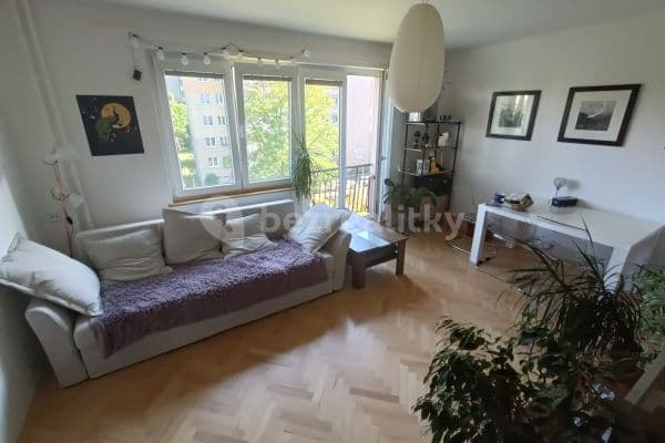 2 bedroom with open-plan kitchen flat to rent, 54 m², Bělčická, Praha 4