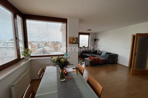 1 bedroom with open-plan kitchen flat to rent, 61 m², Laudonova, Praha 1 bedroom with open-plan kitchen flat to rent, 61 m², Laudonova, Praha