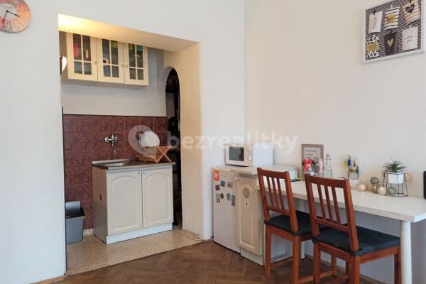 Studio flat to rent, 32 m², Dvacátého osmého pluku, Praha Studio flat to rent, 32 m², Dvacátého osmého pluku, Praha