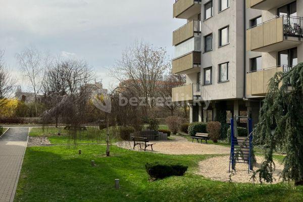 2 bedroom with open-plan kitchen flat to rent, 82 m², Makedonská, 