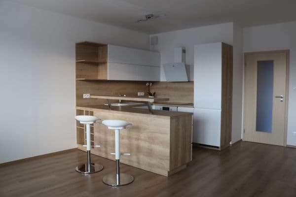 2 bedroom with open-plan kitchen flat to rent, 73 m², U Hostavického potoka, Praha 2 bedroom with open-plan kitchen flat to rent, 73 m², U Hostavického potoka, Praha