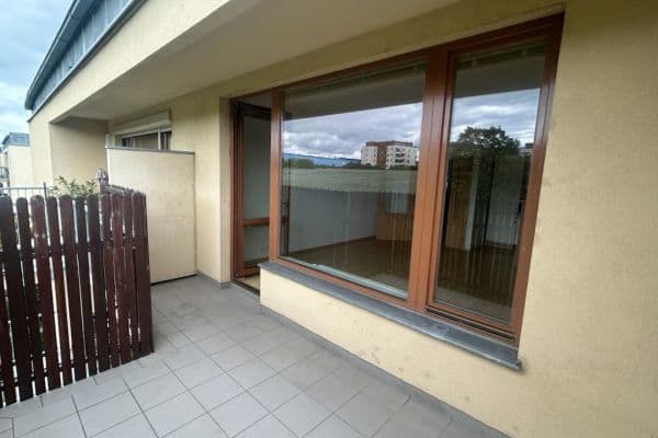 2 bedroom with open-plan kitchen flat to rent, 78 m², Lipovská, Praha 2 bedroom with open-plan kitchen flat to rent, 78 m², Lipovská, Praha
