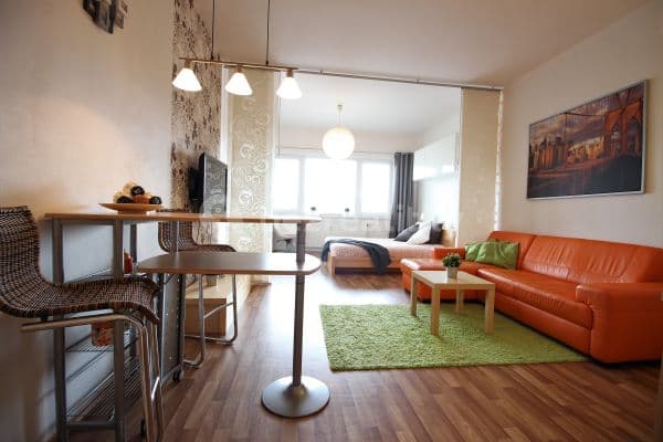 Studio flat to rent, 44 m², 