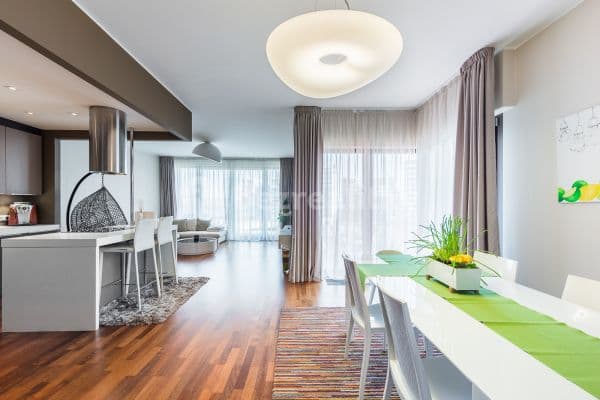 3 bedroom with open-plan kitchen flat to rent, 146 m², Jankovcova, Hlavní město Praha