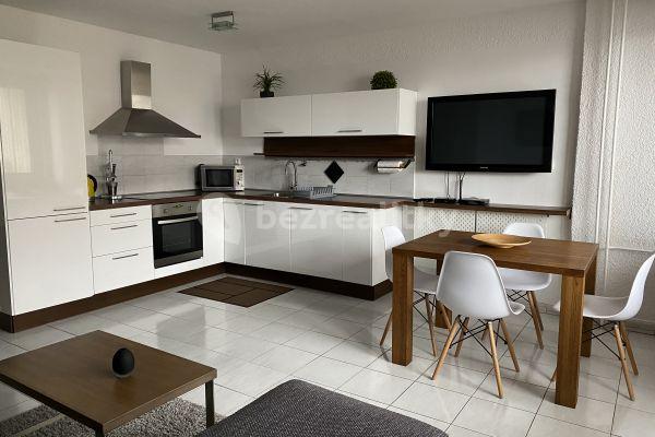 2 bedroom with open-plan kitchen flat to rent, 72 m², třída Míru, Pardubice, Pardubický Region