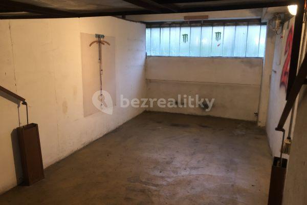 garage to rent, 14 m², Hviezdoslavova, Hlavní město Praha