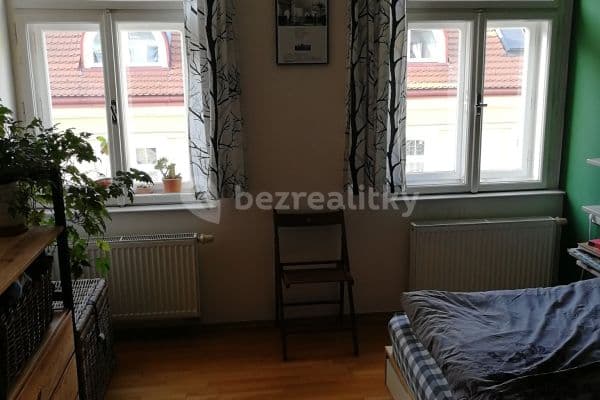 2 bedroom with open-plan kitchen flat to rent, 55 m², Umělecká, Praha