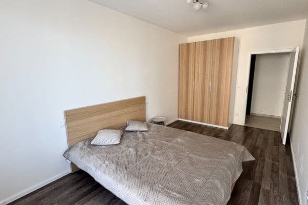 1 bedroom with open-plan kitchen flat to rent, 62 m², Zvěřinova, Praha 1 bedroom with open-plan kitchen flat to rent, 62 m², Zvěřinova, Praha