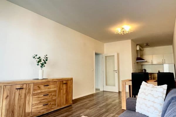 1 bedroom with open-plan kitchen flat to rent, 62 m², Zvěřinova, Praha 1 bedroom with open-plan kitchen flat to rent, 62 m², Zvěřinova, Praha