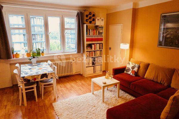 1 bedroom with open-plan kitchen flat to rent, 39 m², Ke Kapslovně, 