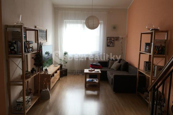 2 bedroom with open-plan kitchen flat to rent, 90 m², Komenského, Šestajovice, Středočeský Region