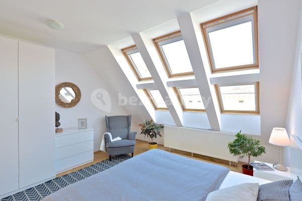 1 bedroom with open-plan kitchen flat to rent, 57 m², Varšavská, Prague, Prague