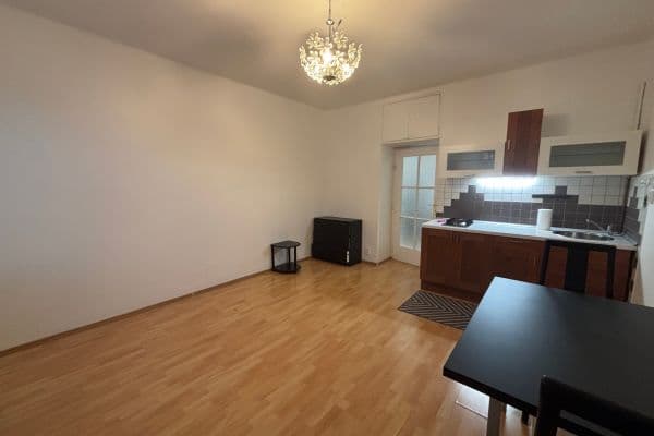 Studio flat to rent, 26 m², Křížová, Praha Studio flat to rent, 26 m², Křížová, Praha