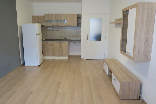 Studio flat to rent, 35 m², Kejzlarova, Hradec Králové Studio flat to rent, 35 m², Kejzlarova, Hradec Králové