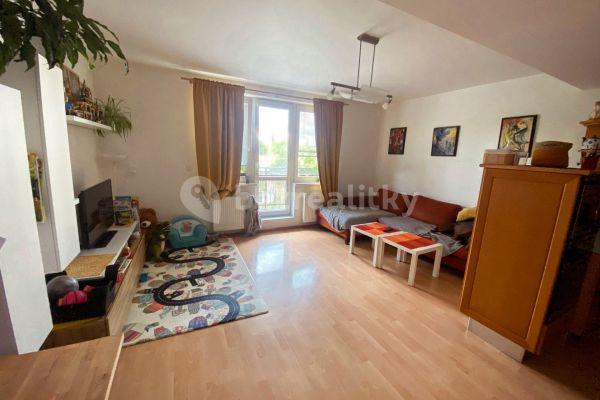 2 bedroom with open-plan kitchen flat to rent, 85 m², Za Valem, Praha