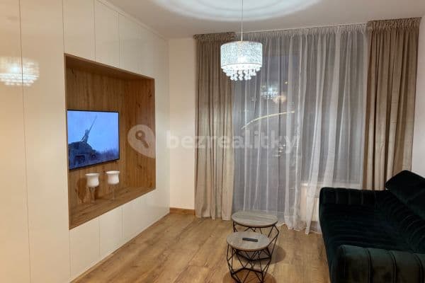 Studio flat to rent, 34 m², Walterovo náměstí, Praha 5 Studio flat to rent, 34 m², Walterovo náměstí, Praha 5