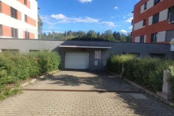 garage to rent, 13 m², Loosova, Praha 11 garage to rent, 13 m², Loosova, Praha 11