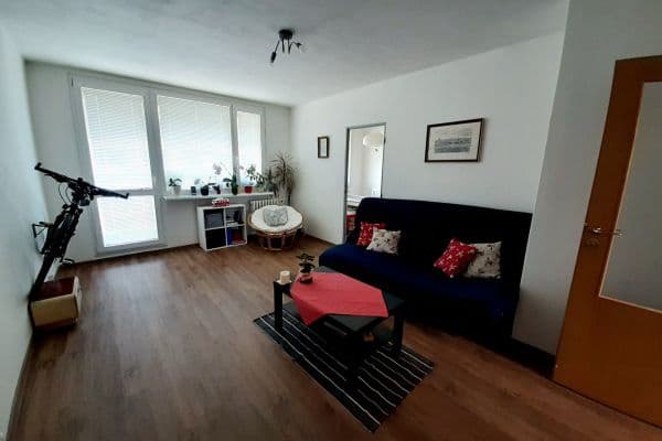 3 bedroom flat to rent, 76 m², Na Rovnosti, Praha 3 bedroom flat to rent, 76 m², Na Rovnosti, Praha