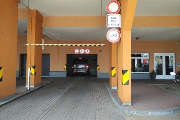 garage to rent, 12 m², Poděbradská, Praha 9 garage to rent, 12 m², Poděbradská, Praha 9