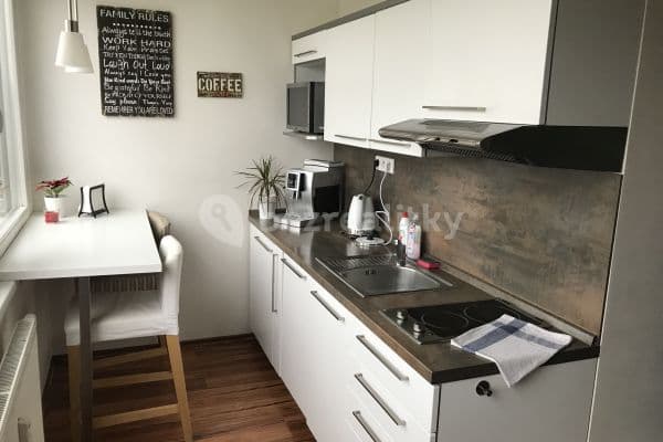 Studio flat to rent, 30 m², Molákova, Praha Studio flat to rent, 30 m², Molákova, Praha