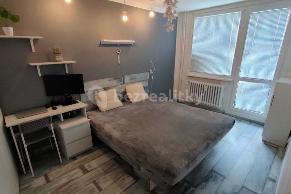 2 bedroom with open-plan kitchen flat for sale, 66 m², Jažlovická, Praha 11