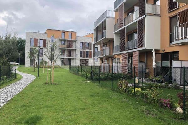 1 bedroom with open-plan kitchen flat to rent, 60 m², Okrajová ulice, Hostivice 1 bedroom with open-plan kitchen flat to rent, 60 m², Okrajová ulice, Hostivice