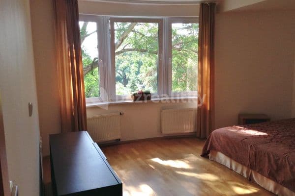 1 bedroom with open-plan kitchen flat to rent, 55 m², Na Groši, Praha 15
