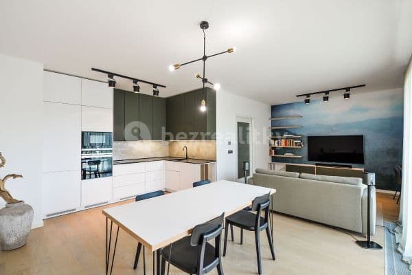 1 bedroom with open-plan kitchen flat to rent, 68 m², Menclova, Praha - Libeň 1 bedroom with open-plan kitchen flat to rent, 68 m², Menclova, Praha - Libeň