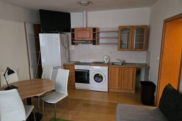 Studio flat to rent, 44 m², Stanislava Kostky Neumanna, Litvínov Studio flat to rent, 44 m², Stanislava Kostky Neumanna, Litvínov