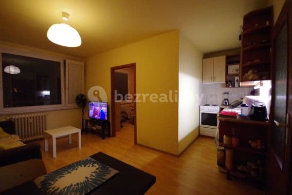 1 bedroom with open-plan kitchen flat to rent, 37 m², Veverkova, Hradec Králové