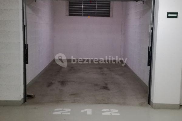 garage to rent, 18 m², Miloše Havla, 