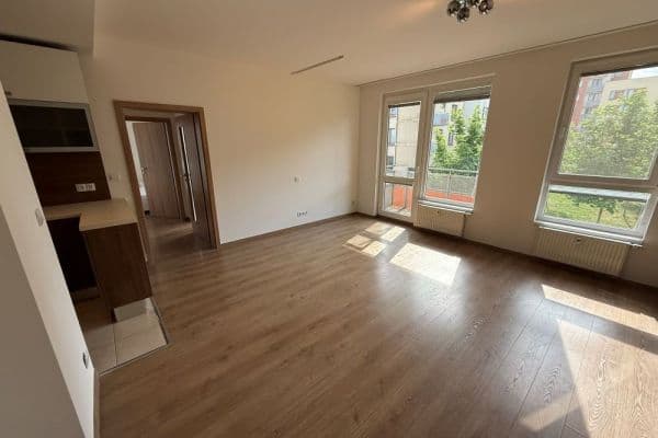 2 bedroom with open-plan kitchen flat to rent, 79 m², Bermanova, Praha 2 bedroom with open-plan kitchen flat to rent, 79 m², Bermanova, Praha