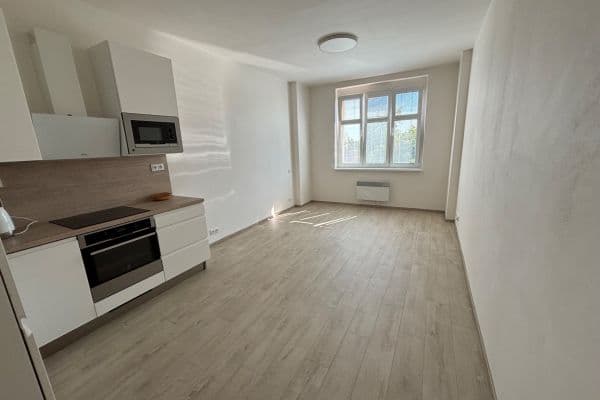 Studio flat to rent, 33 m², Černokostelecká, Praha Studio flat to rent, 33 m², Černokostelecká, Praha