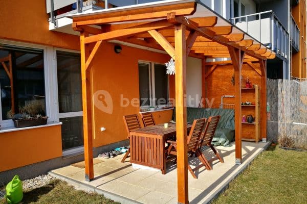 1 bedroom with open-plan kitchen flat to rent, 44 m², U Uhříněveské Obory, Praha 1 bedroom with open-plan kitchen flat to rent, 44 m², U Uhříněveské Obory, Praha