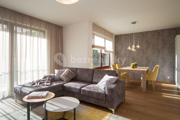 2 bedroom with open-plan kitchen flat to rent, 110 m², U Nikolajky, Praha