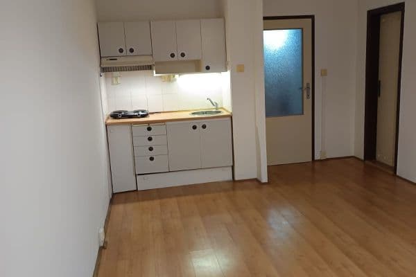 Small studio flat to rent, 30 m², Semická, Praha Small studio flat to rent, 30 m², Semická, Praha
