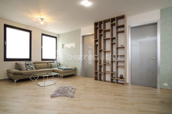 2 bedroom with open-plan kitchen flat to rent, 102 m², Biskupský Dvůr, Praha