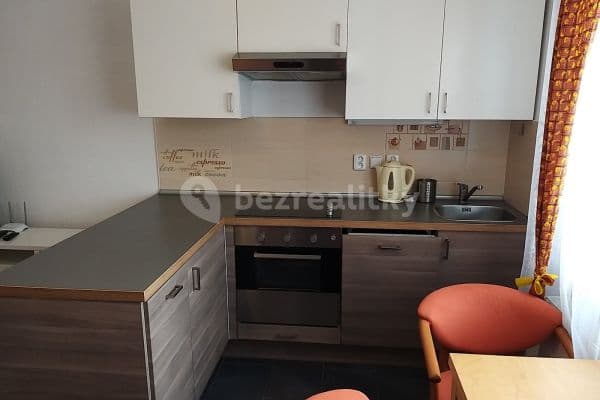 1 bedroom with open-plan kitchen flat to rent, 53 m², Rybná, Kladno