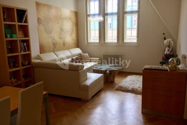 1 bedroom with open-plan kitchen flat to rent, 72 m², Valentinská, Praha
