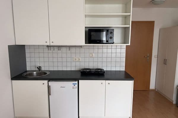 Studio flat to rent, 25 m², Zbynická, Praha Studio flat to rent, 25 m², Zbynická, Praha