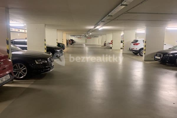 garage to rent, 13 m², Jeseniova, Prague, Prague