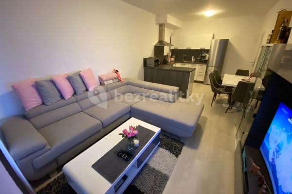 1 bedroom with open-plan kitchen flat to rent, 53 m², Honzíkova, Praha 1 bedroom with open-plan kitchen flat to rent, 53 m², Honzíkova, Praha